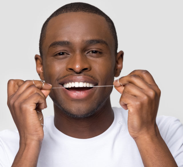 Afinal, qual é a importância do fio dental?